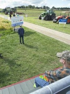 Canada’s Outdoor Farm Show features demonstration research taking place in the fields next to the show. A daily tour at the show shares learnings from the research projects.